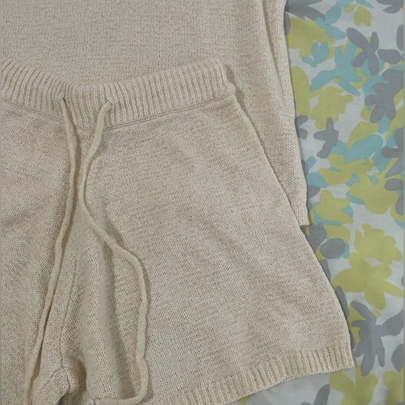 Lounge with Me Matching Set
Pastel yellow
Size: S/M - Picture 4 of 5